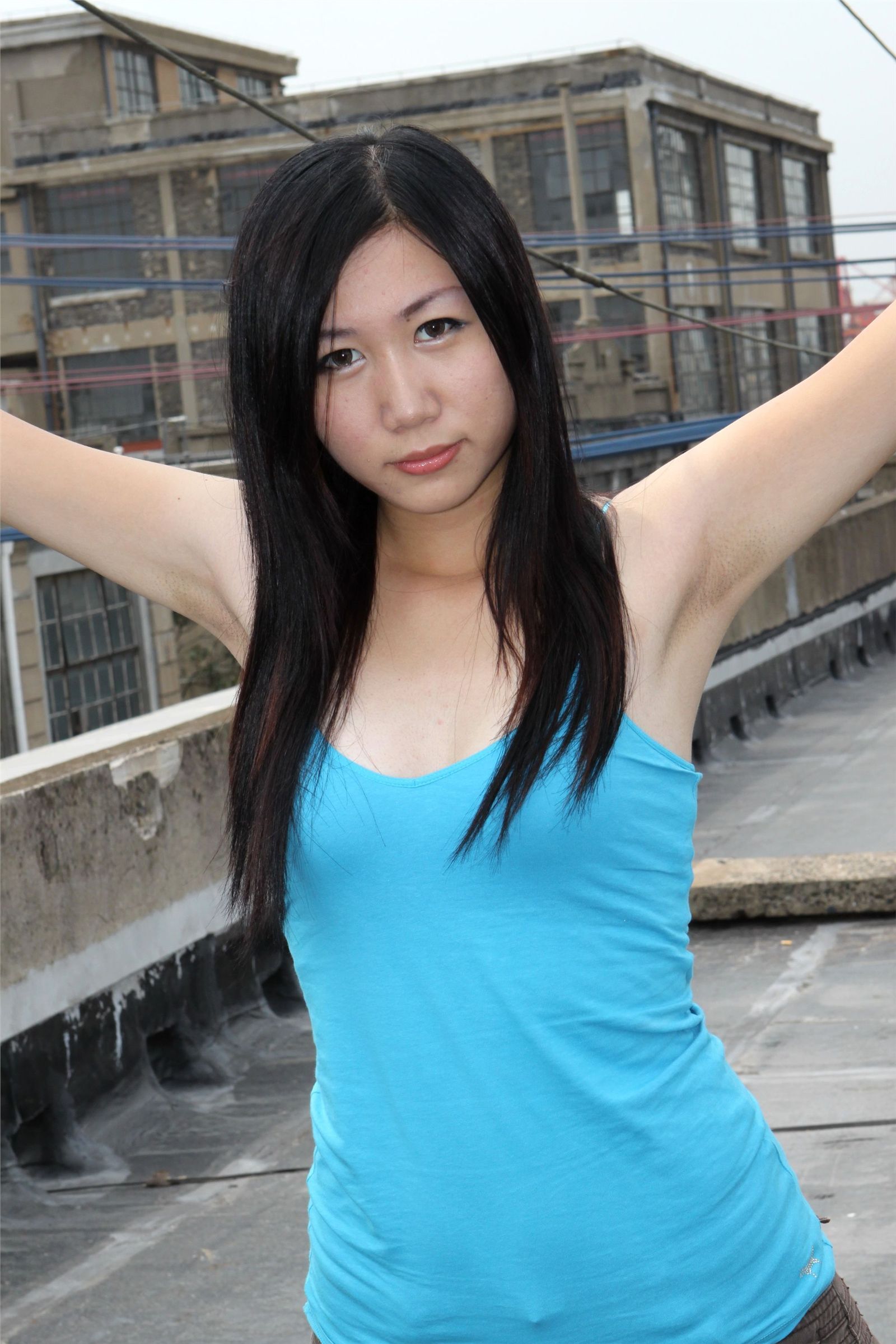 [户外街拍] 2013.08.21 美女娇娇 创意园外拍